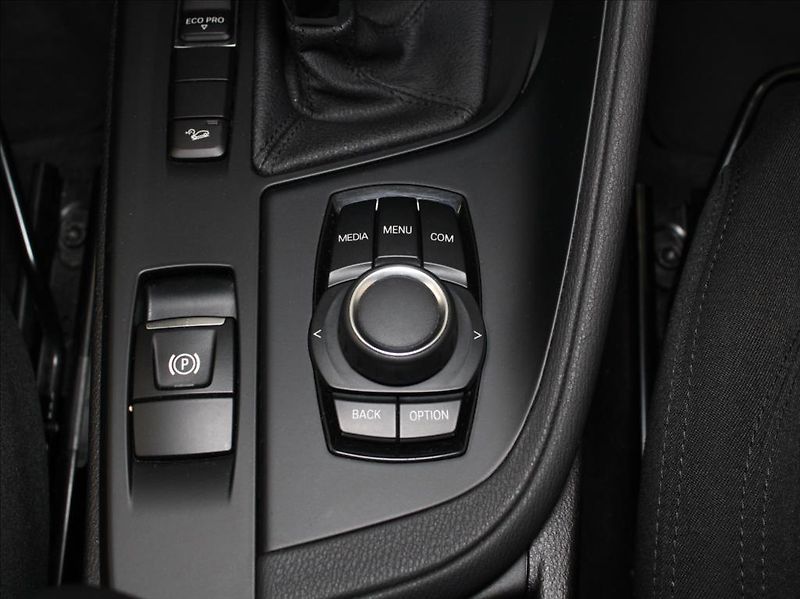 BMW X1 2,0 18d xDrive 115tkm.2.maj.ČR - fotka 17 z 24