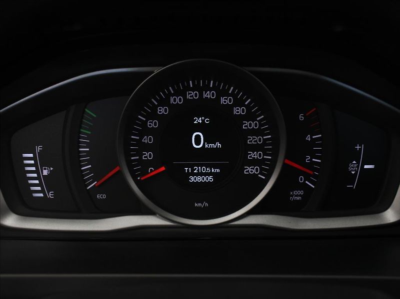 Volvo S60 2,0 D3 110kW MT NAVI Light ČR - fotka 19 z 19