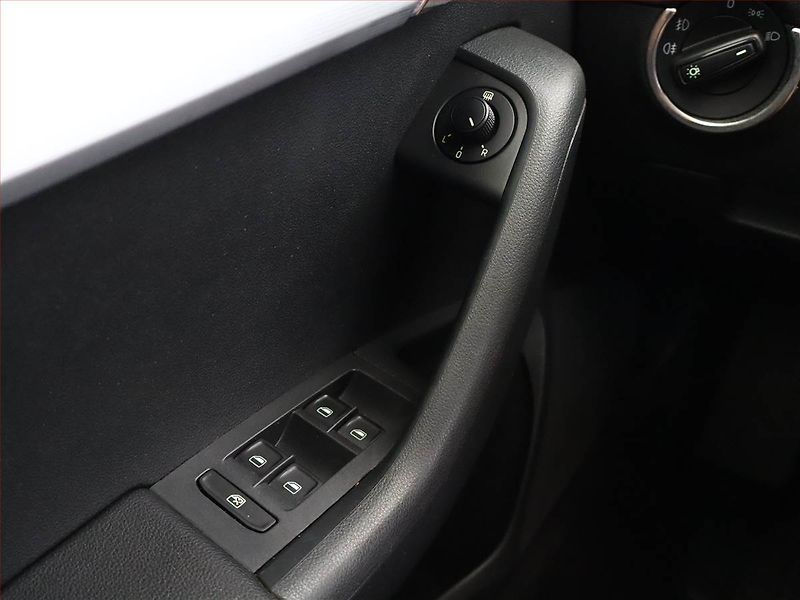 Škoda Octavia (2013) Elegance 1.6 TDI, Serv.kniha - fotka 15 z 16