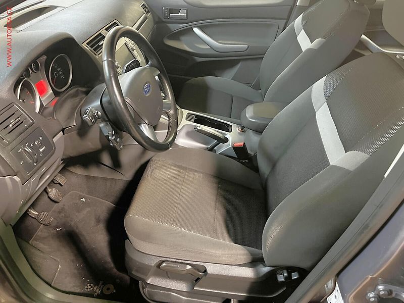 Ford Kuga (2012) 2.0 TDCi, Champions, +kola - fotka 9 z 17