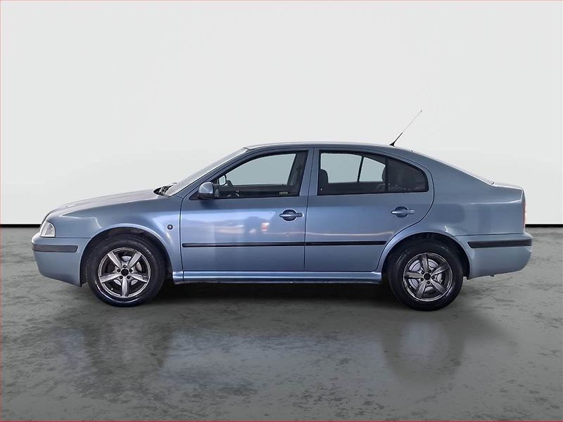 Škoda Octavia (2010) 1.6, nová STK, dobrý stav - fotka 3 z 18