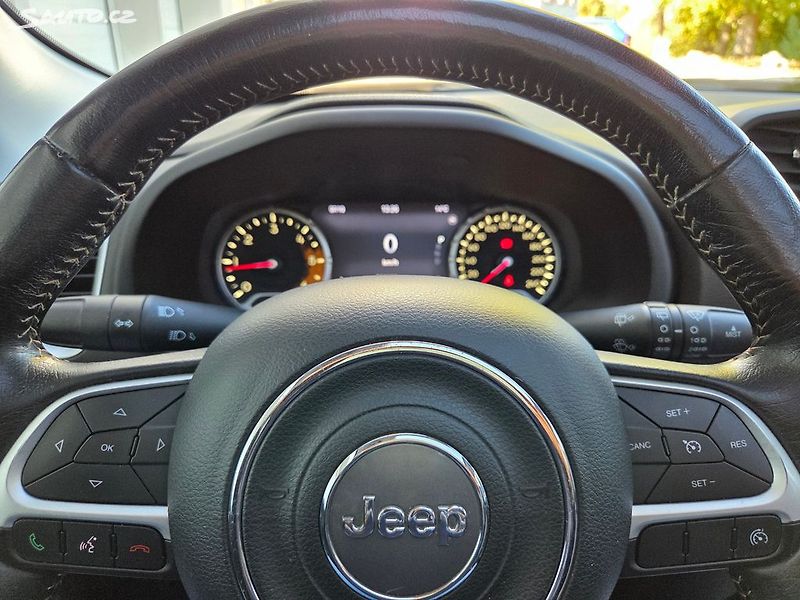 Jeep Renegade (2015) 2.0 CRD 4x4 Limited Aut Pano - fotka 34 z 43