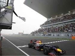 Sebastian Vettel v cíli Velké ceny Indie.