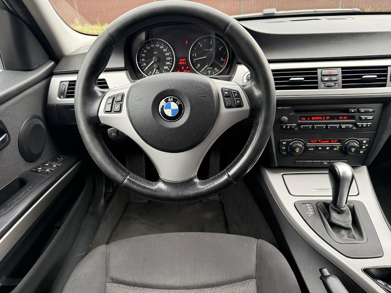 BMW Řada 3 330XD - fotka 15 z 21