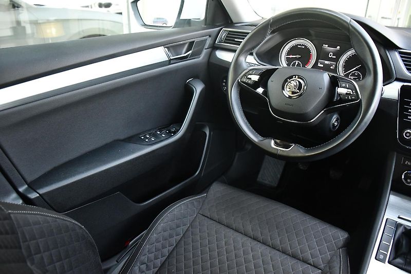 Škoda Superb 1.5TSi 110kW MT CARPLAY  - fotka 23 z 51