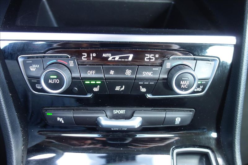 BMW Řada 2 218i,1 MAJ.,SERV.KN.,7MÍST. - fotka 34 z 43