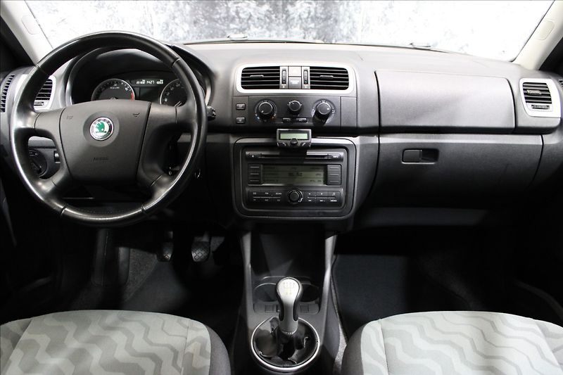 Škoda Fabia 1,9 TDI klima, tempomat - fotka 25 z 28