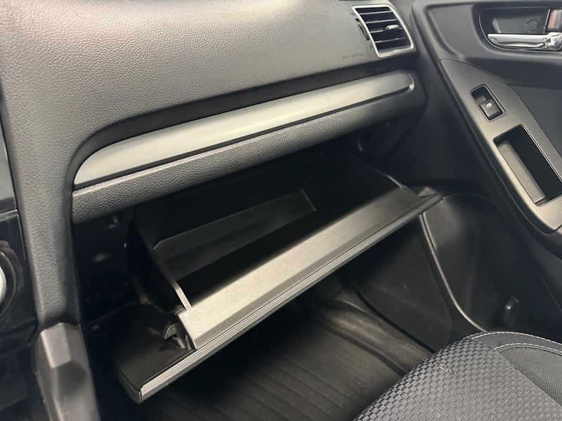 Subaru Forester 2.0D Comfort, 6MT, CZ, 1. maj. - fotka 35 z 47