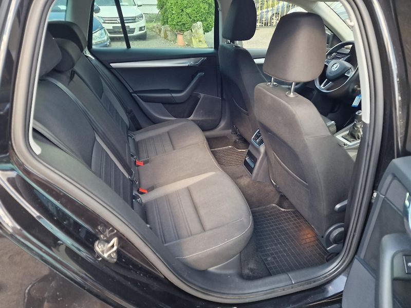 Škoda Octavia 1,6TDI 85KW VÝHŘEV TAŽNÉ  - fotka 10 z 19