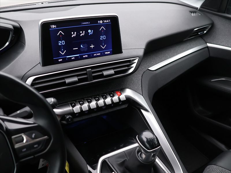 Peugeot 3008 1,5 HDi 96kW Allure CZ - fotka 19 z 31