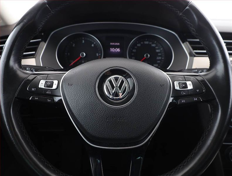 Volkswagen Passat (2015) Highline 2.0 TDI, Automat - fotka 12 z 16