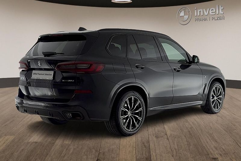 BMW X5 xDrive30d - fotka 3 z 19