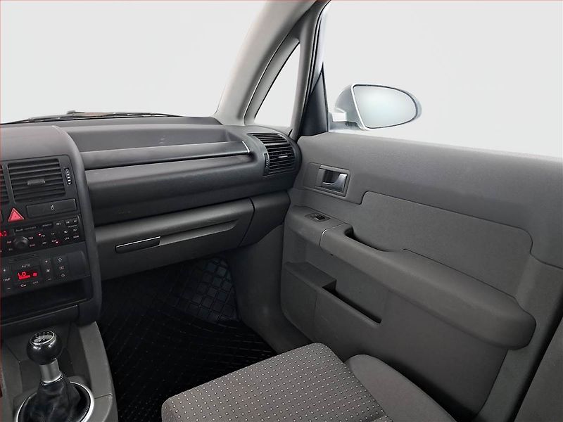 Audi A2 (2001) 1.4, nová STK, dobrý stav - fotka 8 z 14