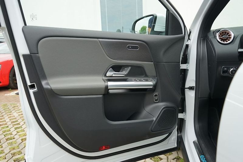 Mercedes-Benz EQA 250+/comfort. pack/electric ar - fotka 15 z 15