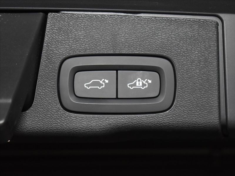 Volvo XC60 2,0 B5 AWD PLUS BLIS,Bezklíč - fotka 11 z 23