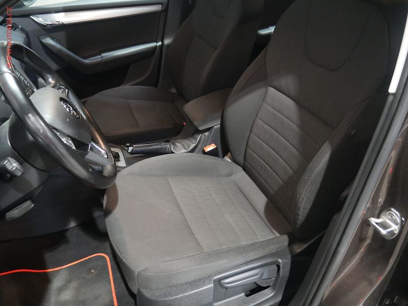 Škoda Octavia (2014) 2.0 TDi, ČR, DSG - fotka 9 z 19