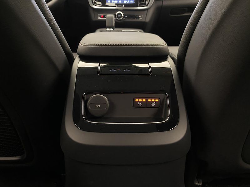 Volvo V90 T6 AWD PLUG-IN DARK PLUS AUT - fotka 31 z 59