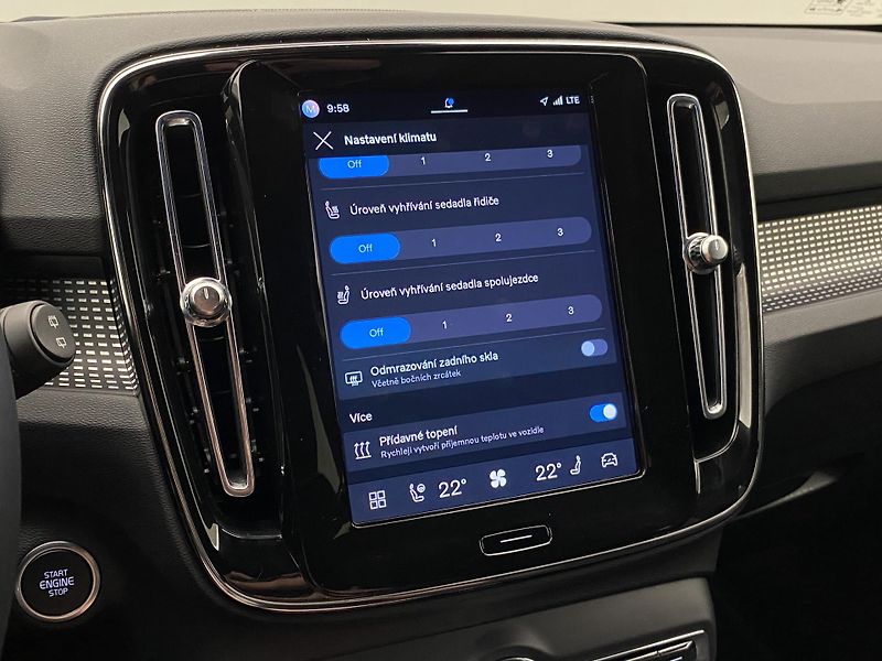 Volvo XC40 B4 AWD DARK PLUS AUT CZ - fotka 43 z 58