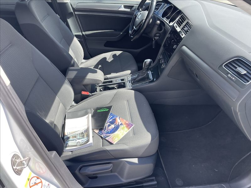 Volkswagen Golf 2,0 TDi 110kw DSG LED Radar po - fotka 13 z 39