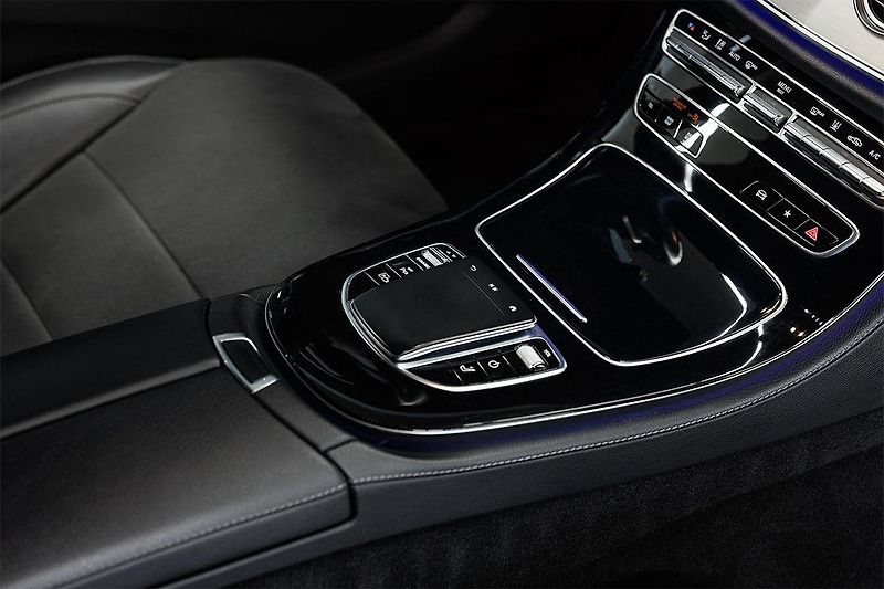 Mercedes-Benz Třídy E (2021) E 300 de T 4Matic AMG Line - fotka 18 z 39