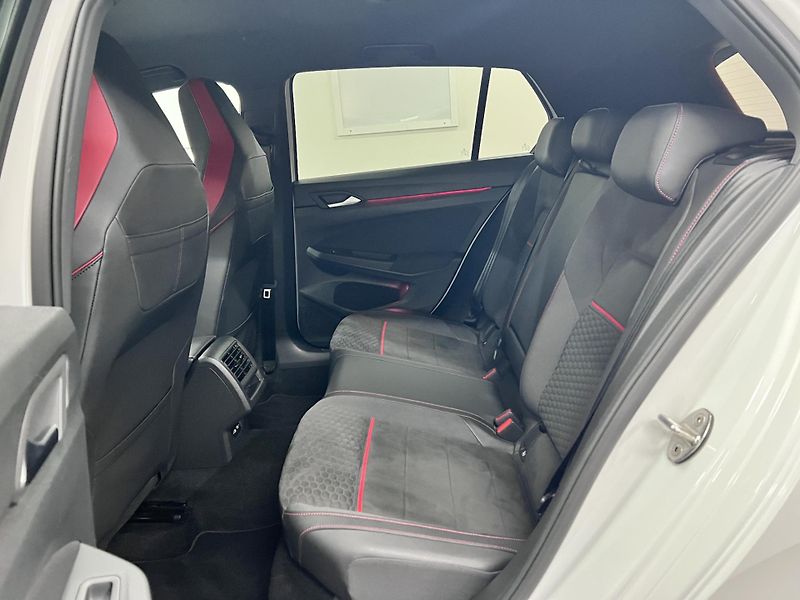 Volkswagen Golf GTI Clubsport 2.0 TSI 221 kW  - fotka 16 z 43