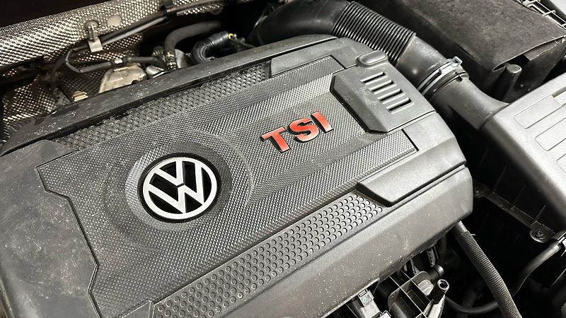 Volkswagen Golf RECARO / REMUS / TOP STAV - fotka 40 z 43