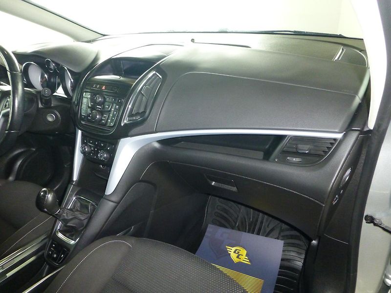Opel Zafira (2012) 2,0CDTI-121KW*VYHŘ.SED***7MÍST - fotka 19 z 23