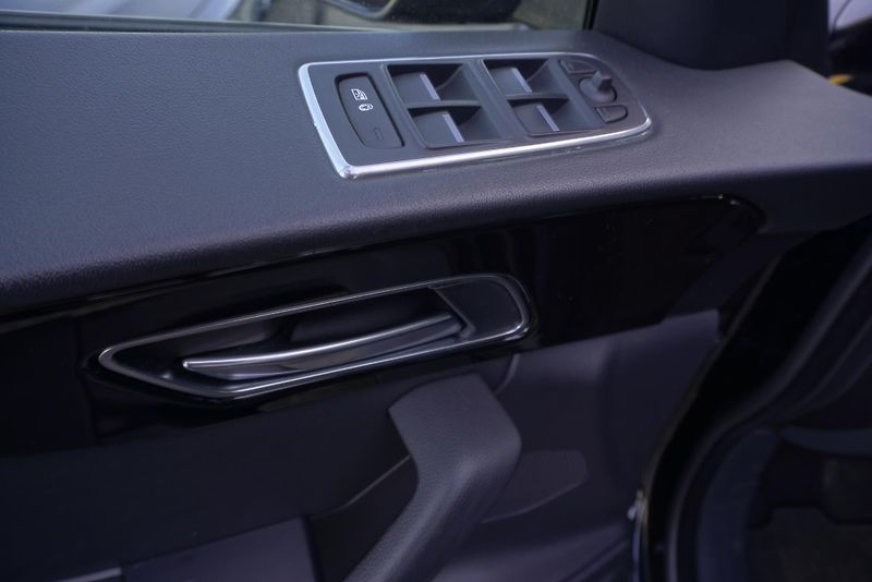 Jaguar F-Pace 2.0 25T 184kW - fotka 11 z 31