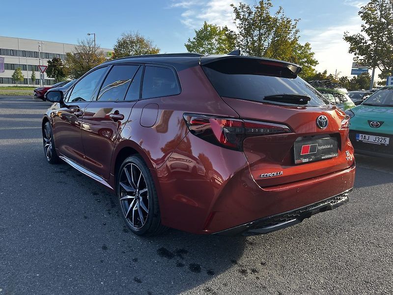 Toyota Corolla TS 2.0 Hybrid GR Sport - fotka 6 z 27