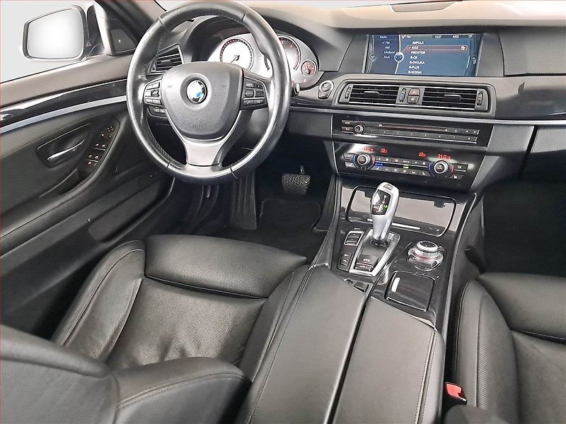 BMW Řada 5 (2011) M Paket 530d xDrive, 4X4 - fotka 7 z 24