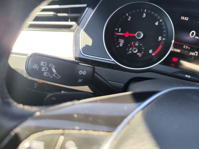 Volkswagen Passat 2.0 TDi/110kW Highline DSG ČR - fotka 32 z 37