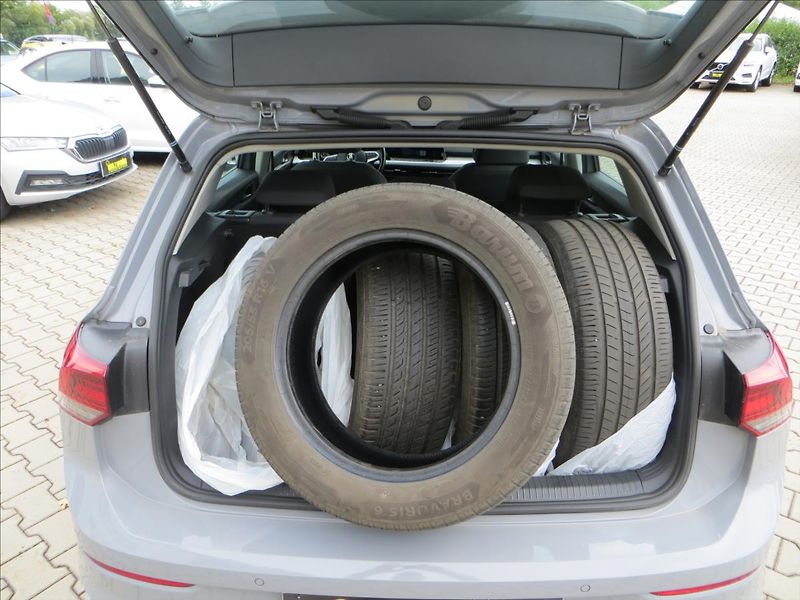 Volkswagen Golf 1,0 TSI Life 81kW DSG - fotka 8 z 24
