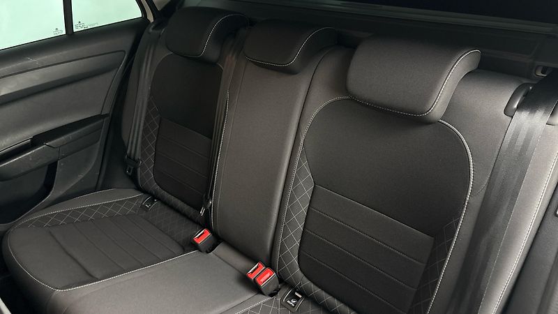 Škoda Fabia 1.0 TSI Ambition Combi - fotka 16 z 24