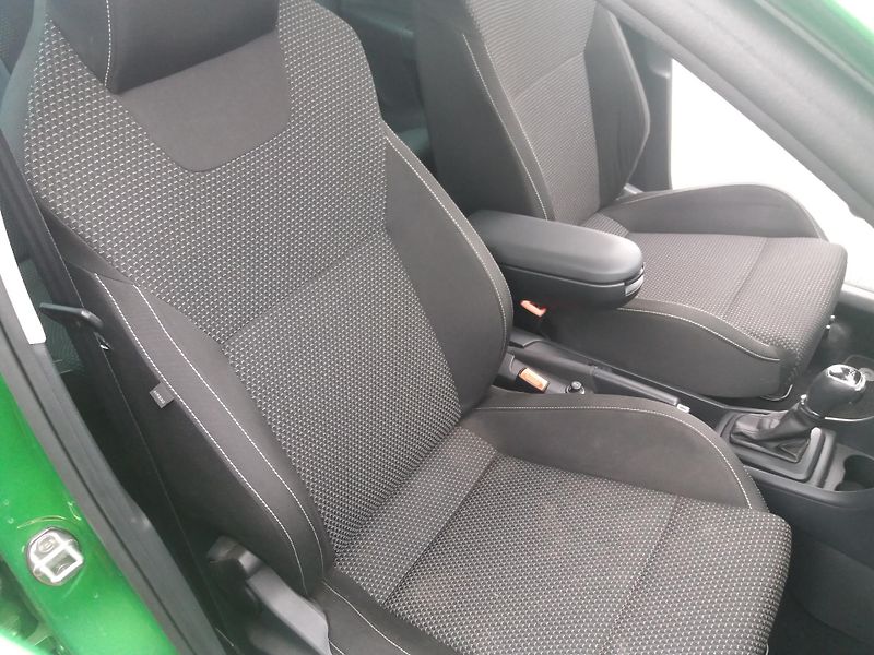Škoda Rapid 1.4TSi,DSG,XENONY,PANORAMA!! - fotka 21 z 31