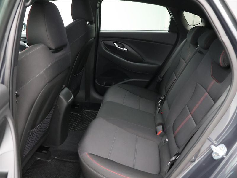 Hyundai i30 Fastback 1,5 T-GDI 159k CZ DPH - fotka 14 z 28