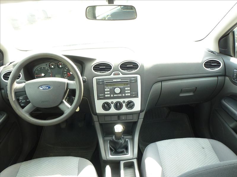 Ford Focus 1,6 16V NOVÁ STK - fotka 30 z 48