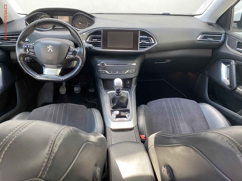 Peugeot 308 (2016) 1.6 HDi SW, Allure - fotka 8 z 15