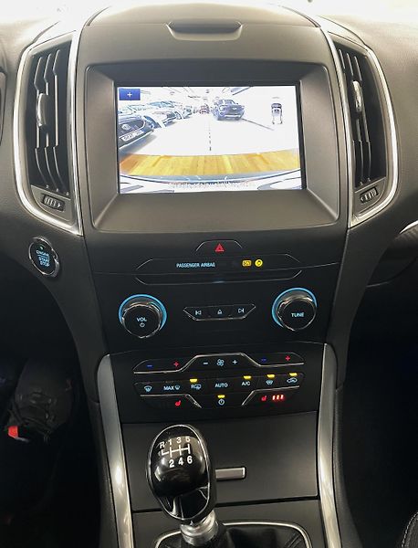 Ford S-MAX Titanium 2,0Ecoblue 110kW - fotka 18 z 30