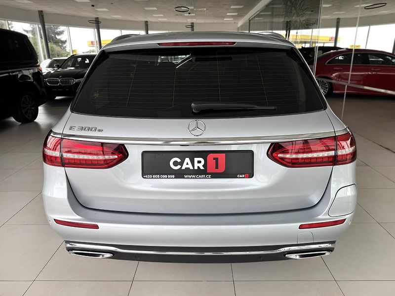 Mercedes-Benz Třídy E 300e 235kW*Webasto*Tažné*DPH - fotka 6 z 41