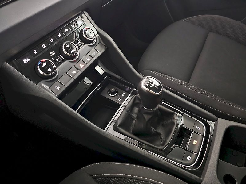 Škoda Karoq (2024) 1.5TSi 110kW AMBITION PLUS - fotka 27 z 35