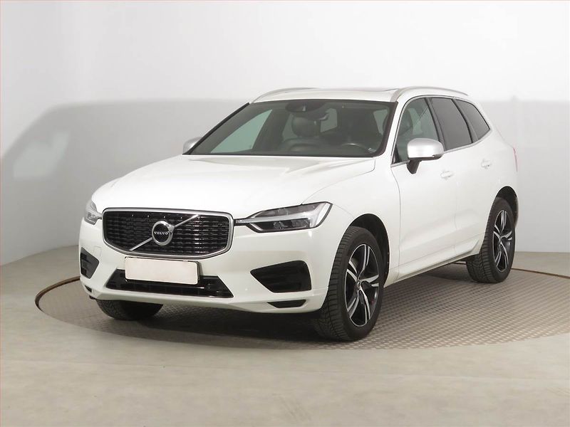 Volvo XC60 (2017) R-Design D4 AWD - fotka 2 z 15
