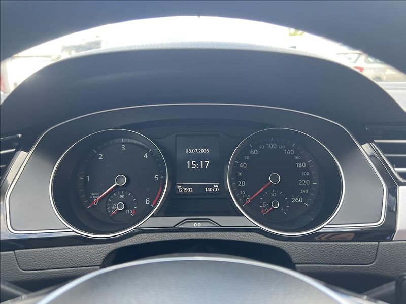 Volkswagen Passat 2,0 TDi MATRIX ComfortLine - fotka 23 z 28
