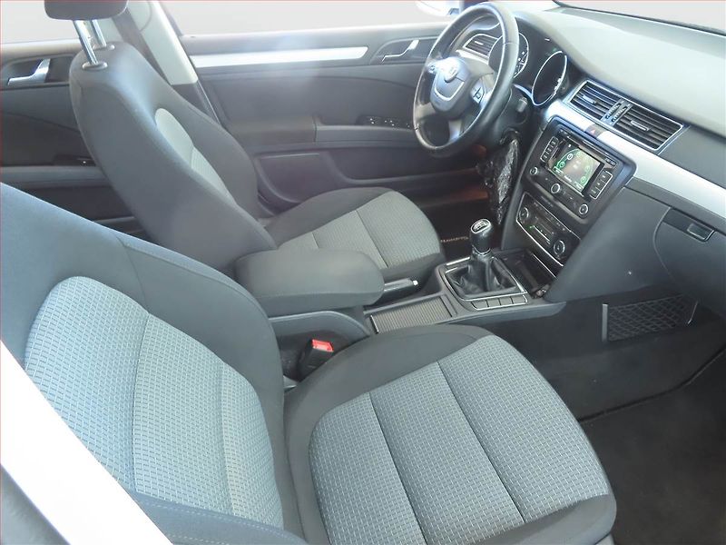 Škoda Superb (2013) 2.0 TDI, Navi, Xenony - fotka 9 z 14