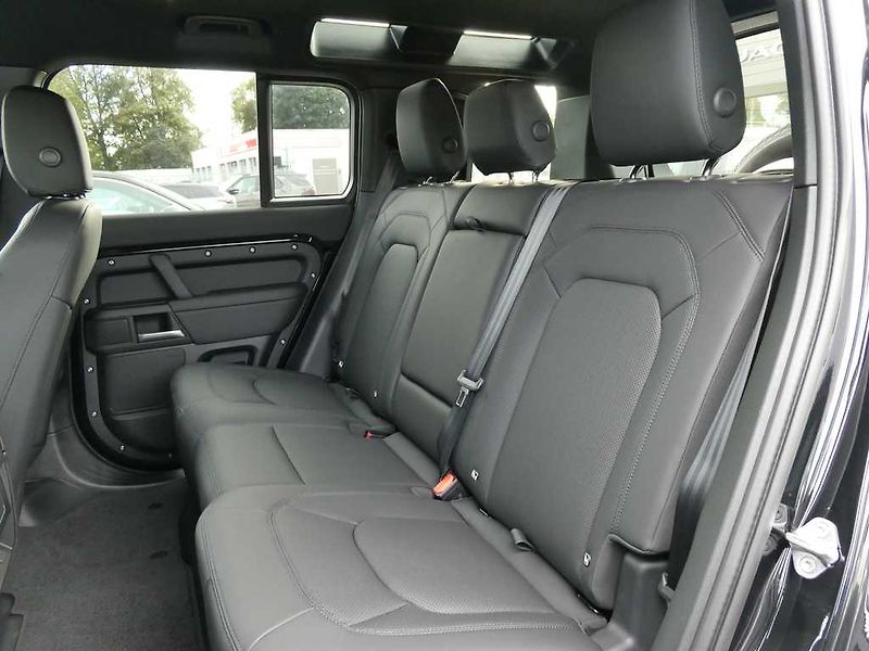 Land Rover Defender 110 3,0 X-Dynamic SE D250 - fotka 15 z 37