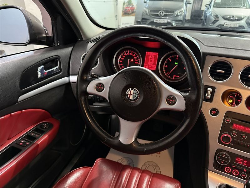 Alfa Romeo 159 2,4   JTDm V5 147 kW BOSE TOP - fotka 25 z 40
