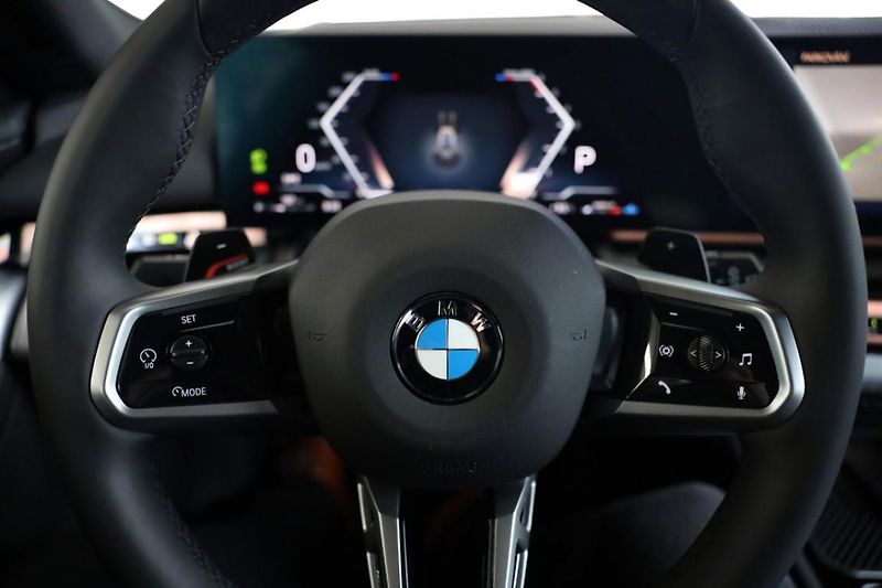 BMW Řada 5 540d xDrive Touring - fotka 25 z 28