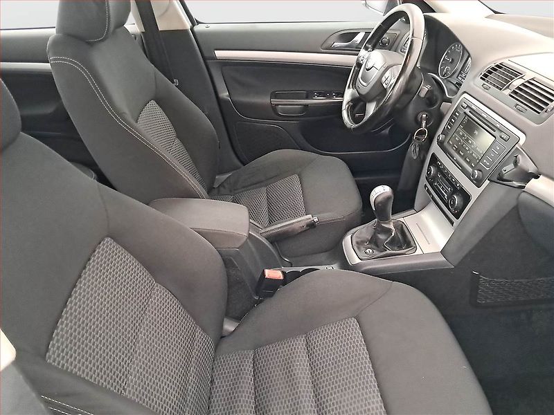 Škoda Octavia (2009) 2.0 TDI, 4X4, Xenony - fotka 9 z 16