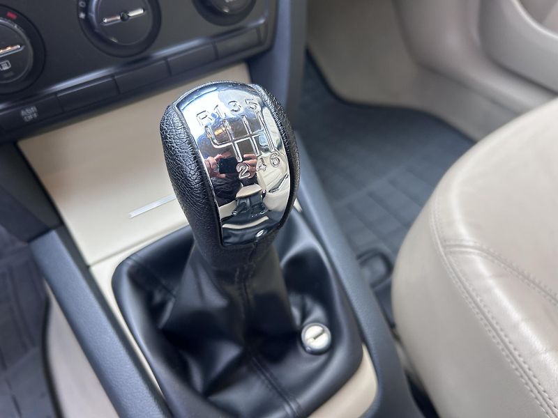 Škoda Octavia 2.0 TDI Elegance - fotka 17 z 34