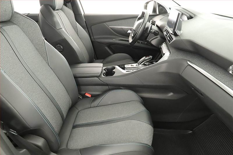 Peugeot 5008 (2022) 1.5 BlueHDi - fotka 7 z 20