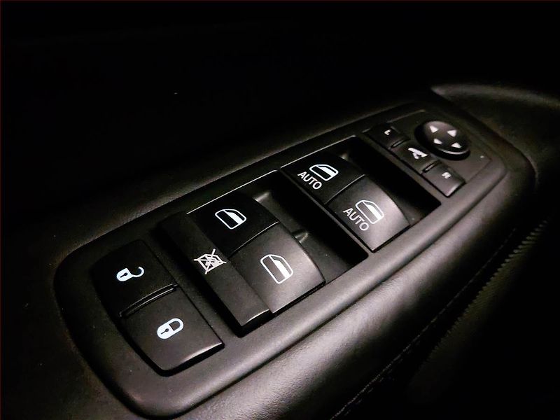 Jeep Grand Cherokee (2011) Overland 3.0 CRD, 4X4 - fotka 17 z 18